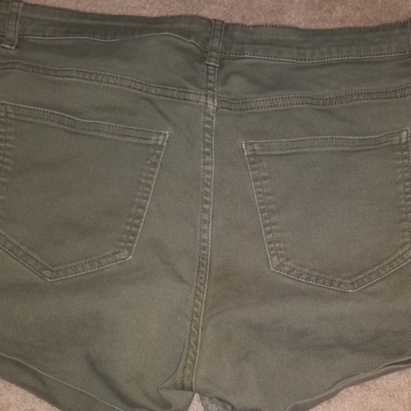 Shorts - Picture 4 of 5